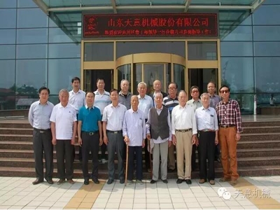 兗州區(qū)委常委、組織部長徐繼瑞一行領(lǐng)導(dǎo)蒞臨天意參觀指導(dǎo)工作