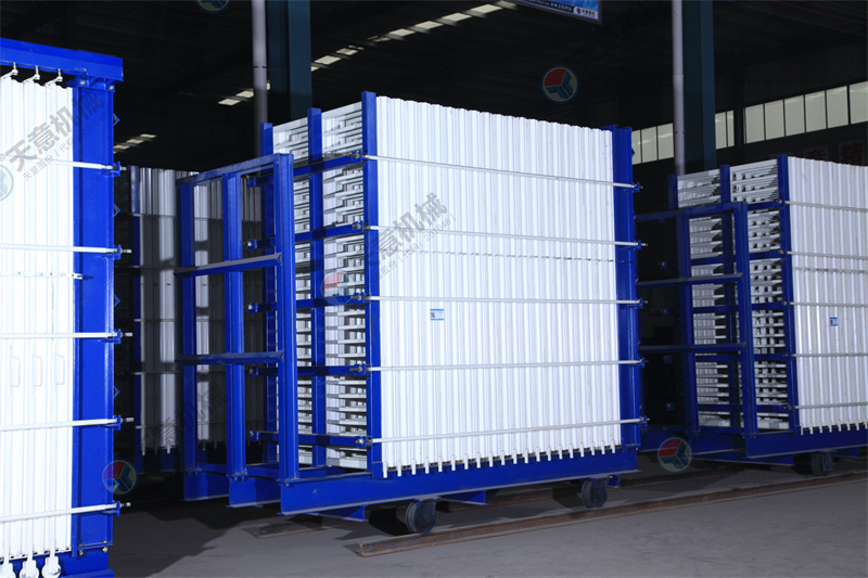 一次成型40塊板的復(fù)合墻板機(jī)，究竟有多好？